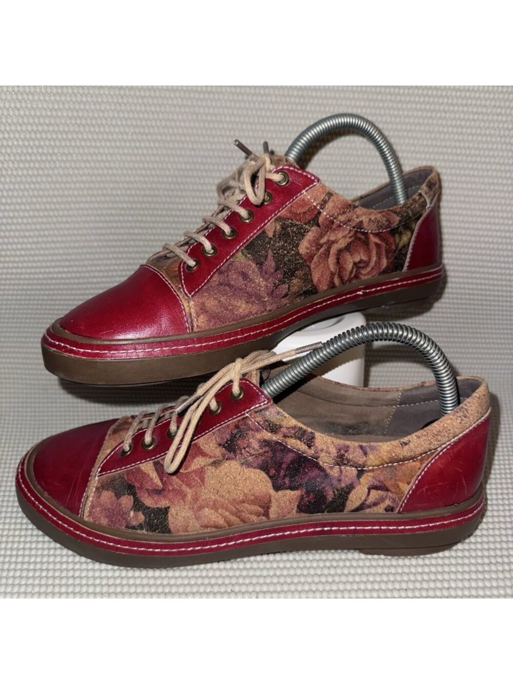 L'Artiste Spring Step Bibbie Red Leather Floral Casual Shoes Women Size 8.5 (39) - Picture 1 of 7